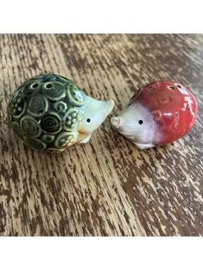 Hedgehog Small Salt and Pepper Shaker Set Ceramic